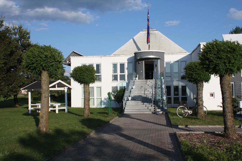 Ak 1 Hotel Ducherow Exterior photo